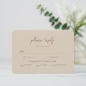 モダン ブラウン ベージュ ミニマリスト 結婚式 RSVP カード (スタンド正面)