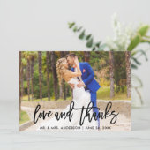 モダン ブラシ スクリプト ラブ アンド サンクス ウェディング フォト サンキューカード (スタンド正面)