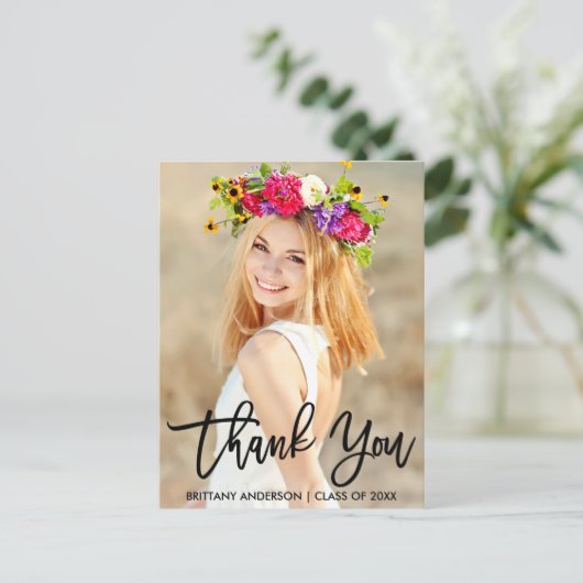 モダン ブラシ スクリプト 卒業式 お礼 ポストカード (スタンド正面)