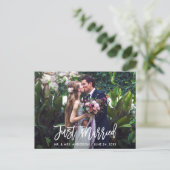 モダン ブラシ スクリプト 結婚しました 結婚写真 ポストカード (スタンド正面)