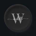 モダン ブラック グレー カスタム モノグラム 名前 スクリプト ペーパープレート<br><div class="desc">上品でモダンなシンプルなエレガントな黒とグレーのイニシャル名シグネチャースクリプトカスタムパーソナライズペーパープレート。美しい手書きのスワッシュテールフォントのタイポグラフィー（またはカリグラフィー）で、最初の名前が灰色と白色のモノグラムイニシャルとともに黒地にデザインされているプレートです。これらは簡単にカスタマイズできます。引越し祝い、誕生日、結婚式、スイート16の誕生日パーティー、バチェロレッテパーティー、ブライダルシャワー、卒業パーティー、ベビーシャワーなどに最適で、ユニークでミニマリストなものを愛する女の子にぴったりです。</div>