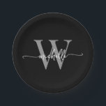 モダン ブラック グレー カスタム モノグラム 名前 スクリプト ペーパープレート<br><div class="desc">上品でモダンなシンプルなエレガントな黒とグレーのイニシャル名シグネチャースクリプトカスタムパーソナライズペーパープレート。美しい手書きのスワッシュテールフォントのタイポグラフィー(またはカリグラフィー)で、最初の名前が灰色と白色のモノグラムイニシャルとともに黒地にデザインされているプレートです。これらは簡単にカスタマイズできます。引越し祝い、誕生日、結婚式、スイート16の誕生日パーティー、バチェロレッテパーティー、ブライダルシャワー、卒業パーティー、ベビーシャワーなどに最適で、ユニークでミニマリストなものを愛する女の子にぴったりです。</div>