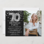 モダン ブラック&シルバー 70歳のサプライズ誕生日フォト 招待状 (正面)
