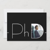モダン ブラック＆ホワイト フォト PhD 卒業 招待状 (裏面)