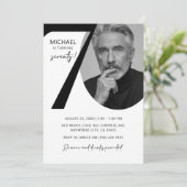 モダン ブラック＆ホワイト 70歳 フォト バースデーパーティー 招待状 (スタンド正面)