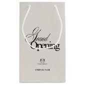 モダン ベージュ ビジネス ロゴ カリグラフィー QR コード スモールペーパーバッグ (裏面)