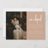 モダン ベージュ 結婚写真 '私たちはこっそり結婚しました' 案内状 (正面)