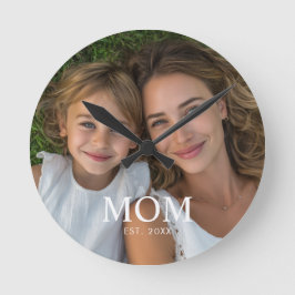 モダン ホワイト スクリプト フォト "Mom Established"  ラウンド壁時計