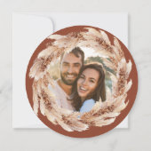 モダン ボーホー テラコッタ パンパス グラス ウェディング フォト 招待状 (裏面)