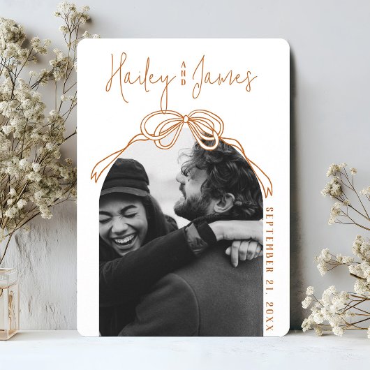 モダン ボーホ 手描き リボン テラコッタ ウェディング セーブザデート