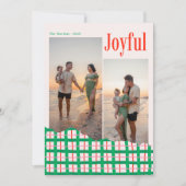 モダン ボールド ジョイフル ファミリー フォト プラッド シーズンカード (正面)