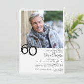 モダン・ミニマリストな60歳の誕生日フォト 招待状 (スタンド正面)