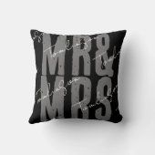 モダン ミニマリスト おしゃれな Mr. と Mrs. のパーソナライズギフト クッション (裏面)