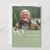 モダン・ミニマリスト・セージグリーンの90歳の誕生日フォト 招待状 (正面)