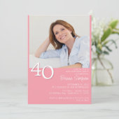 モダン・ミニマリスト・ピンクの40歳の誕生日フォト 招待状 (スタンド正面)