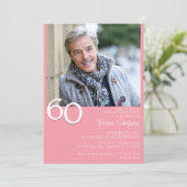 モダン・ミニマリスト・ピンクの60歳の誕生日フォト 招待状 (スタンド正面)