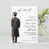 モダン ミニマリスト フォト 彼はやり遂げた 卒業 招待状 (スタンド正面)