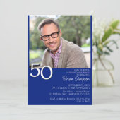 モダン・ミニマリスト・ロイヤルブルーの50歳の誕生日フォト 招待状 (スタンド正面)
