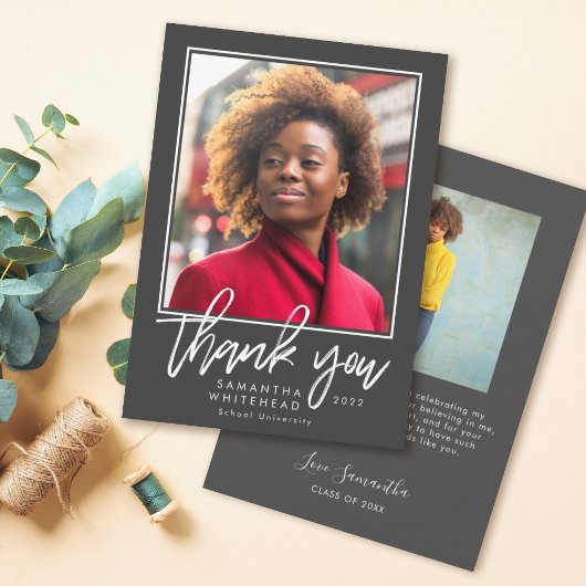 モダン ミニマリスト 卒業写真 ダークグレー サンキューカード