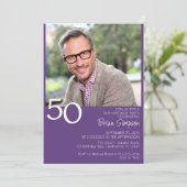 モダン・ミニマリスト 紫の50歳の誕生日フォト 招待状 (スタンド正面)
