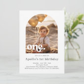 モダン ミニマル アーチ型 フォトフレーム 1歳 誕生日 招待状 (スタンド正面)