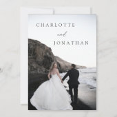 モダン ミニマル スクリプト フォト エロープメント ウェディング 招待状 (裏面)