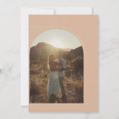 モダン ミニマル タン ボーホー アーチ フォト ウェディング 招待状 (裏面)