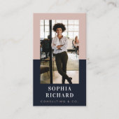 モダン ミニマル ピンク & ネイビー ビジネス フォト QR コード 名刺 (正面)
