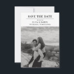 モダン ミニマル ブラック＆ホワイト フォト セーブ・ザ・デート<br><div class="desc">シンプルでクラシック、ミニマルな写真のセーブ・ザ・デートカードは、友人や家族に幸せなニュースを共有するのに最適な方法です。 黒と白で表示されますが、デザイン ツールで背景色を簡単に変更して、ご希望の場合は結婚式のカラーパレットに合わせることができます。 当社の写真は黒と白であることにご注意ください。</div>