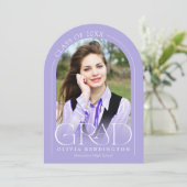 モダン ミニマル ラベンダー フォト アーチ 卒業パーティー 招待状 (スタンド正面)