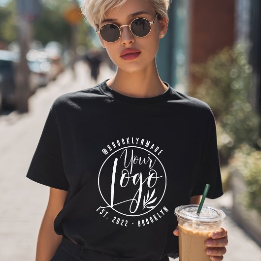 モダン ミニマル ロゴ 社会的ビジネス Tシャツ