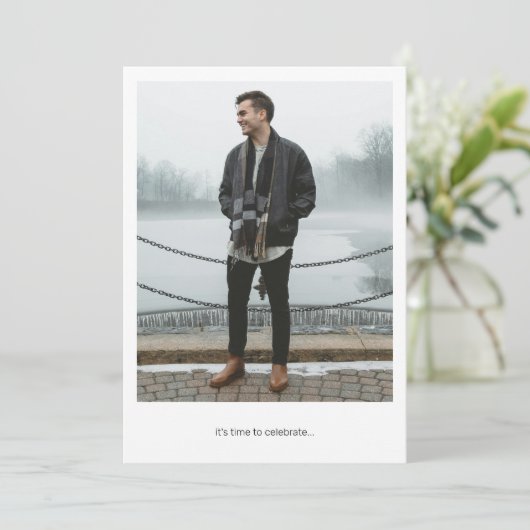 モダン ミニマル 二枚写真 モノクロ 卒業 招待状 (スタンド正面)