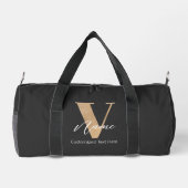 モダン モノグラムイニシャル V & 名前 名入れ ダッフルバッグ (裏面)