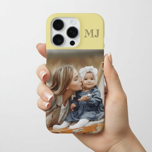モダン モノグラム 1 写真 ソフトイエロー iPhoneケース