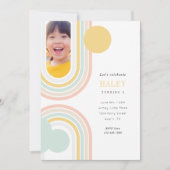 モダン レインボー バースデー フォト 招待状 (正面)