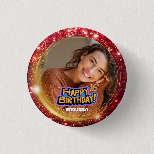 モダン レッド&ゴールド ギター 写真 名前 16歳の誕生日 缶バッジ (正面)