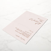 モダン |赤面とバラの金ゴールド結婚のSの実在値 箔招待状 (回転した状態)