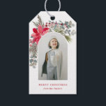 モダンArch Christmas Waterカラーフローラ写真 ギフトタグ<br><div class="desc">水の色のエレガントスタイル赤とピンクのポインセチア、パイン、マゼンダと赤の果実のスプレーとモダン、編集可能な文字フィールドを持つセージ/グレーのユーカリのスプレーで飾られたアーチ型のフォト切り出しを特徴とする美しい休日のデザイン。</div>