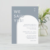 モダンArch Dusty Blue Photo結婚's 招待状 (スタンド正面)