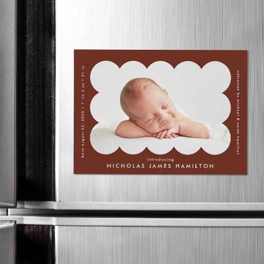 モダンBrown Scalloped Photo Birth Announcement