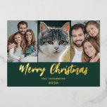 モダンChristmas 3フォト金ゴールド 箔シーズンカード<br><div class="desc">クリスマスモダン3フォトコラージュ金ゴールドフォイルのホリデーカード。カスタマイズ可能な名前と年。写真を自分の写真に置き換え、文字を変更。金ゴールドタイポグラフィ（緑）。</div>