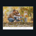 モダンGreeting, Merry Christmas Family Photo ポストカード<br><div class="desc">メリークリスマス.この祝家族の写真はがきシーズンは完全にカスタマイズされパーソナライズされた、あなた自身のグリーティングメッセージと。差出人住所を追加して簡単郵送。それはシンプル簡単だがミニマモダンリストでフェスティバルだ。これは、あなたの休日の願いを送信するのに最適なポストカードである。レイヨバー書道。</div>