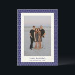 モダンHanukkahスターエレガントライン青 シーズンカード<br><div class="desc">青と白のユダヤ人の星の線のパターンを特集するこのカードでエレガント、このハヌカーを友よモダンり家族に暖かい願いを送鮮やかりなさい。写真パーソナライズされた、あいさつ、名前と共に、光の祝フェスティバルには、思いやりあるtouchを持つユニーク最適な方法だ。ハヌカーのカードパーソナライズされたや休日の挨拶を探すモダン人に最適。</div>