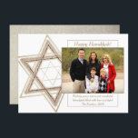 モダンHanukkah Sepia金ゴールドスターのデイビッド写真 シーズンカード<br><div class="desc">クラシックミニマル金ゴールドバー/バルミツワーとモダンHanukkah Star of Davidが背景に立ち向かって無地の、洗練されたデザインを生み出すエレガント。他のコーディネート色やマッチング製品については、JustFharryn @ Zazzle.comまたはデザイ連絡ザc/o Fharryn@yahoo.com All rights reserved.#zazzlemade #christmasdecor</div>