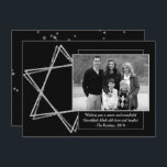 モダンHanukkah Silver Wishful Star of David写真 シーズンカード<br><div class="desc">クラシックミニマルシルバーバー/バルミツワーとモダンハヌカー星ダビデッドの背景に無地のは、洗練されたエレガントデザインを生み出す。他のコーディネート色やマッチング製品については、JustFharryn @ Zazzle.comまたはデザイ連絡ザc/o Fharryn@yahoo.com All rights reserved.#zazzlemade #christmasdecor</div>