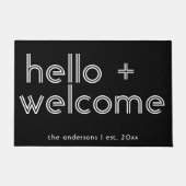 モダンHelloとWelcomeのパーソナライズされた Est Date ドアマット (正面)