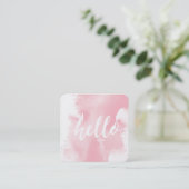 モダンHELLO SCRIPT水色芸術品を気取った赤面ピンク スクエア名刺 (スタンド正面)