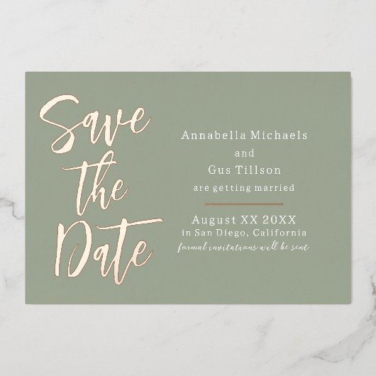 モダンSage Greenの大きなフォント日付を保存 箔招待状 (正面)