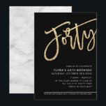 モダンSCRIPT 40th誕生日パーティー金ゴールド白黒 招待状<br><div class="desc">kat massard >>> https://linktr.ee/simplysweetpaperie <<< 40TH BIRTHDAYのトレンディー、手書きの招待状デザイン – 私は店で利用可能なほとんどの年齢を持っているTIP :: 1.グラフィックとフォントを変更/移動し、文字を追加するには、「it」ボタンカスタマイズを押す。kat@simplysweetpaperie.comというの年齢では連絡MEでカスタムす。</div>