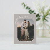 モダンScript Happy New Yearフォトホリデー ポストカード (スタンド正面)